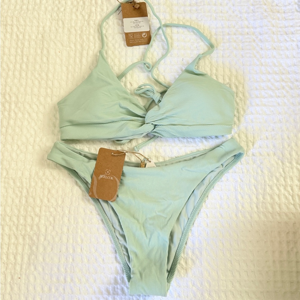 Berlook Twist Backless Bikini Set, NWT - Picture 9 of 9